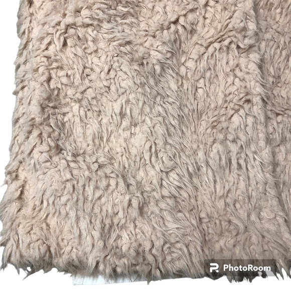 NWT Pink Lily Medium Fluffy Vest Tan Faux Fur Sleeveless Vest with Pockets - Picture 5 of 10